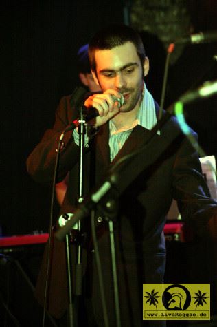 The Moon Invaders (B) Skankin- round the X-mas Tree - Kassablanca, Jena 26. Dezember 2008 (8).jpg